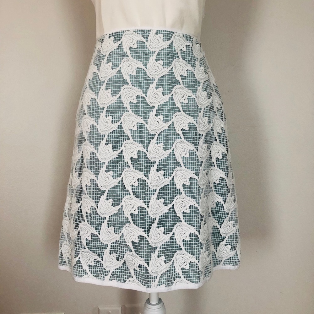 NWT, Tory Burch pierce skirt, size 4 - Picture 2 of 4